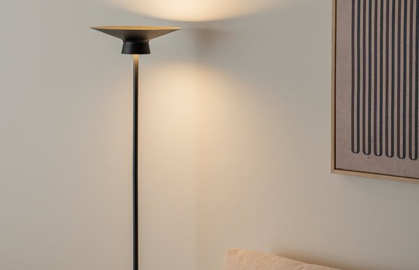 Piantana con luce indiretta calda a 2700K