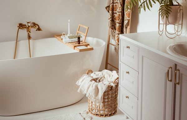 Vasca da bagno freestanding per il rito wellness