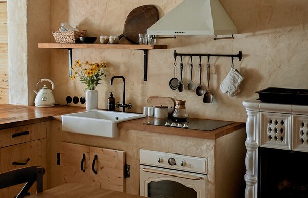 Cucina rustica integrata con elettrodomestici a scomparsa