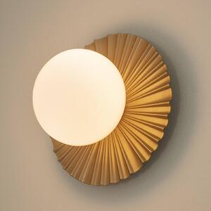 Nuura Aps Applique da parete di design Liila Muuse, dimmerabile, Ottone / Oro, Bagno, Metallo, Scandinavo, Applique