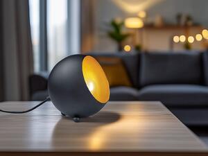 Piccola lampada da tavolo a LED con paralume rotondo in metallo nero opaco e interno oro