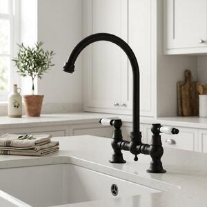 Miscelatore da cucina in stile retrò, modello "Nostalgische Brücke", colore nero, serie "Heritage Manor", marca Aquanello