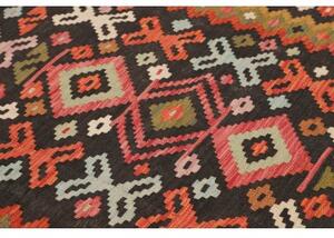 Tappeto Kilim Stilizzato Nero Rosso Mattone 148x195 Cm