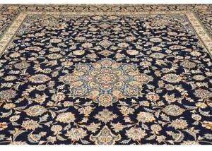 Tappeto Kashan Medaglione Floreale Blu Notte Avorio 310x450 Cm