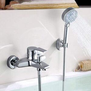 Arredo bagno classico con doccetta e miscelatore a 5 vie