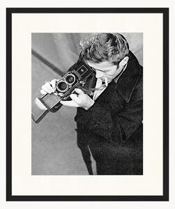 Foto incorniciata James Dean con with Camera