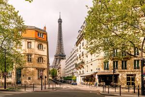 Fotografia Street in Paris with Eiffel Tower France, Alexander Spatari