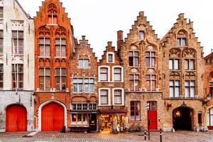 Fotografia Medieval houses standing in a row Bruges Belgium, Alexander Spatari