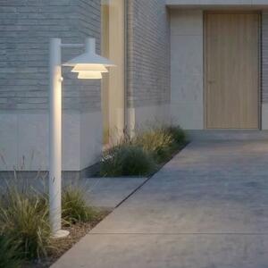 Lampione a LED Lucande Montaro, 100 cm, bianco, con sensore Montaro, Bianco / Opale, Alluminio, Moderno