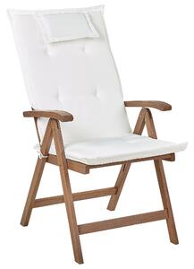 Set di 2 sedie da giardino in legno di acacia scuro naturale regolabili e pieghevoli per esterni con braccioli in stile rustico con cuscini bianco sporco Beliani