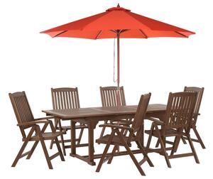 Set da giardino con 6 sedie in legno di acacia marrone scuro con schienale regolabile pieghevole in stile rustico con ombrellone rosso Beliani