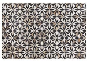Tappeto tappetino in Pelle di Vacchetta Nera e Bianca 160 x 230 cm Motivo Floreale Patchwork Beliani