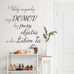 Adesivo da parete - Non esci mai da casa senza un bacio