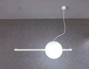 Lampada a sospensione cruna in metallo verniciato bianco o nero e diffusore in vetro a sfera, colore bianco