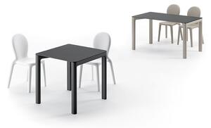 Tavolo per esterno chloè table realizzato in italia da plust in polietilene, colore nero, dimensione cm 79 x 79