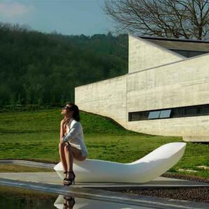 Vondom pillow sun chase chaise longue disegnata da stefano giovannoni, colore bianco