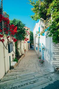 Fotografia Beautiful alley street in greece style, Greola84