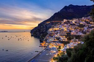 Fotografia Twilight view of Positano, Yereum Kim