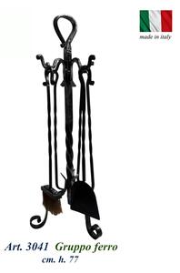 Gruppo per camino in Ferro battuto ANELLO Dimensione h 77 cm - Peso 5,6 kg 5 pezzi manicatura in legno lavorazione artigianale in stile classico made In Italy