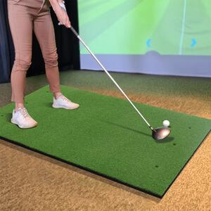 Costway Tappeto golf con 2 punte da golf 2 aste di allineamento 6 fori preforati per le punte, Tappeto in erba sintetica 152x92x2,5cm