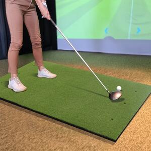 Costway Tappeto golf con 2 punte da golf 2 aste di allineamento 6 fori preforati per le punte, Tappeto in erba sintetica 152x92x2cm
