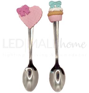 Set di 2 cucchiaini in argilla polimerica cuore e cupcake con fiocco