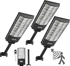 Lampione stradale solare VEVOR da 450.000 lm, lampione da 8000 W, lampada solare con sensore crepuscolare, proiettore a LED con sensore di movimento, illuminazione da esterno impermeabile IP67, per vialetti e cortili, confezione da 3 pezzi