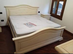 Letto matrimoniale legno shabby avorio anticato testata ecopelle beige 187x211x117