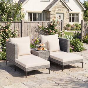 Costway Salotto da giardino esterno 5 pezzi con 2 poltrone 2 poggiapiedi e 1 tavolino, Set di mobili da giardino in rattan Bianco