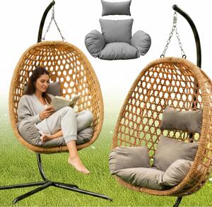 MEVEN AURA | Poltrona sospesa da giardino naturale a forma di bozzolo su struttura metallica | Cestino in tecnorattan con cuscini XXL, portata 110 kg | Altalena da giardino moderna
