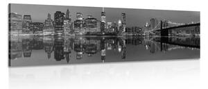 Quadro su tela – Riflesso di Manhattan nell'acqua in bianco e nero