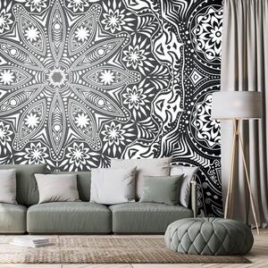 Carta da parati – Mandala decorativa con pizzo in bianco e nero