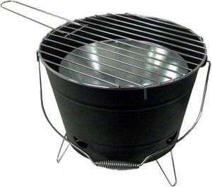 Piccolo barbecue portatile per l'estate
