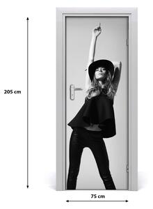 Adesivo per porta interna Una donna in nero 75x205 cm