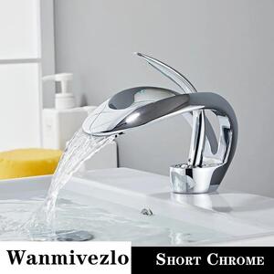 Rubinetto per lavabo a cascata - Miscelatore monoforo - Modello corto - Montaggio a filo piano - Monocomando caldo/freddo - Cartuccia in Vetroceramica - Corpo in acciaio inossidabile - Cromo - Bordeaux