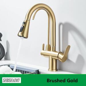 Rubinetto da cucina - Miscelatore a due manopole - Doccetta estraibile - Orientabile a 360° - Montaggio monoforo - Acqua calda e fredda - Funzione filtro dell'acqua - Finitura dorata