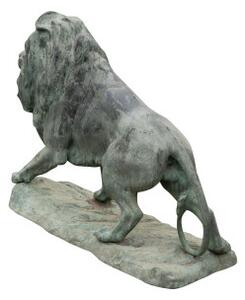 Vecchia statua raffigurante un leone in fusione di bronzo