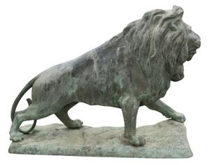 Vecchia statua raffigurante un leone in fusione di bronzo
