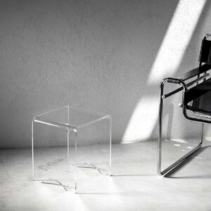 Vesta Sgabello basso in plexiglass dal design moderno ed elegante Othello Plexiglass Trasparente