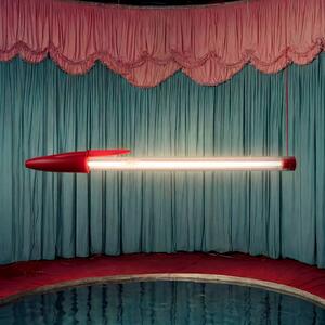 SELETTI Lampada LED a sospensione BIC, rossa, lunghezza 173 cm BIC, Rosso, Soggiorno / Sala da pranzo, Plastica, Design, Lampada a sospensione