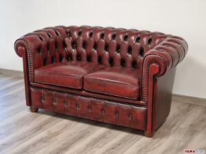 Piccolo divano Chesterfield