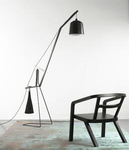 Lampada da Terra di Design Aust & Amelung A FLOOR LAMP Dimensioni 49x49x h 235 cm Peso 15 kg braccio in legno di frassino e acciaio verniciato Total Black