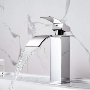 Miscelatore monocomando per lavabo a cascata, realizzato in ottone e acciaio inossidabile, con finitura cromata e basso livello di rumorosità