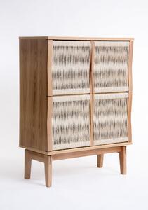 Credenza alta ateljen in legno ingegnerizzato e massello, corda di canapa, dimensioni 90 x 45 x h122 cm, peso 62 Kg, finitura Legna leggera