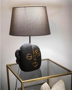 Lampada da tavolo in resina dalla forma ispirata ad un volto tribale Dimensioni 30,5xh 46 cm in resina e paralume in tessuto grigio