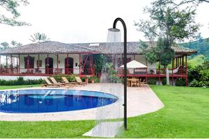 Doccia da Giardino esterno PALAU-BLACK Dimensioni 26x37x h 222,9 cm con Miscelatore e LAVAPIEDI da esterno In Acciaio Inox 316 L PALAU Nero