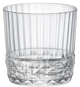 <p>Bicchiere basso finemente decorato, un design vintage ideato per esaltare il colore dei drinks con preziosi effetti di luce.</p>
