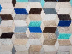 Tappeto tappetino Moquette Multicolore Pelle Bovina Patchwork Motivo Geometrico Rettangolare 140 x 200 cm Beliani