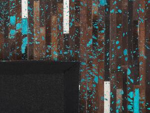 Tappeto tappetino Pelle di vacchetta marrone e blu 160 x 230 cm Superficie a righe patchwork Beliani