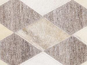 Tappeto tappetino Pelle di vacchetta jacquard marrone e beige Motivo geometrico a rombi Retro 140 x 200 cm Beliani